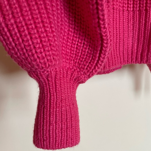 Back detail, ribbon sweater, pink knit sweater - Picture 3 of 5